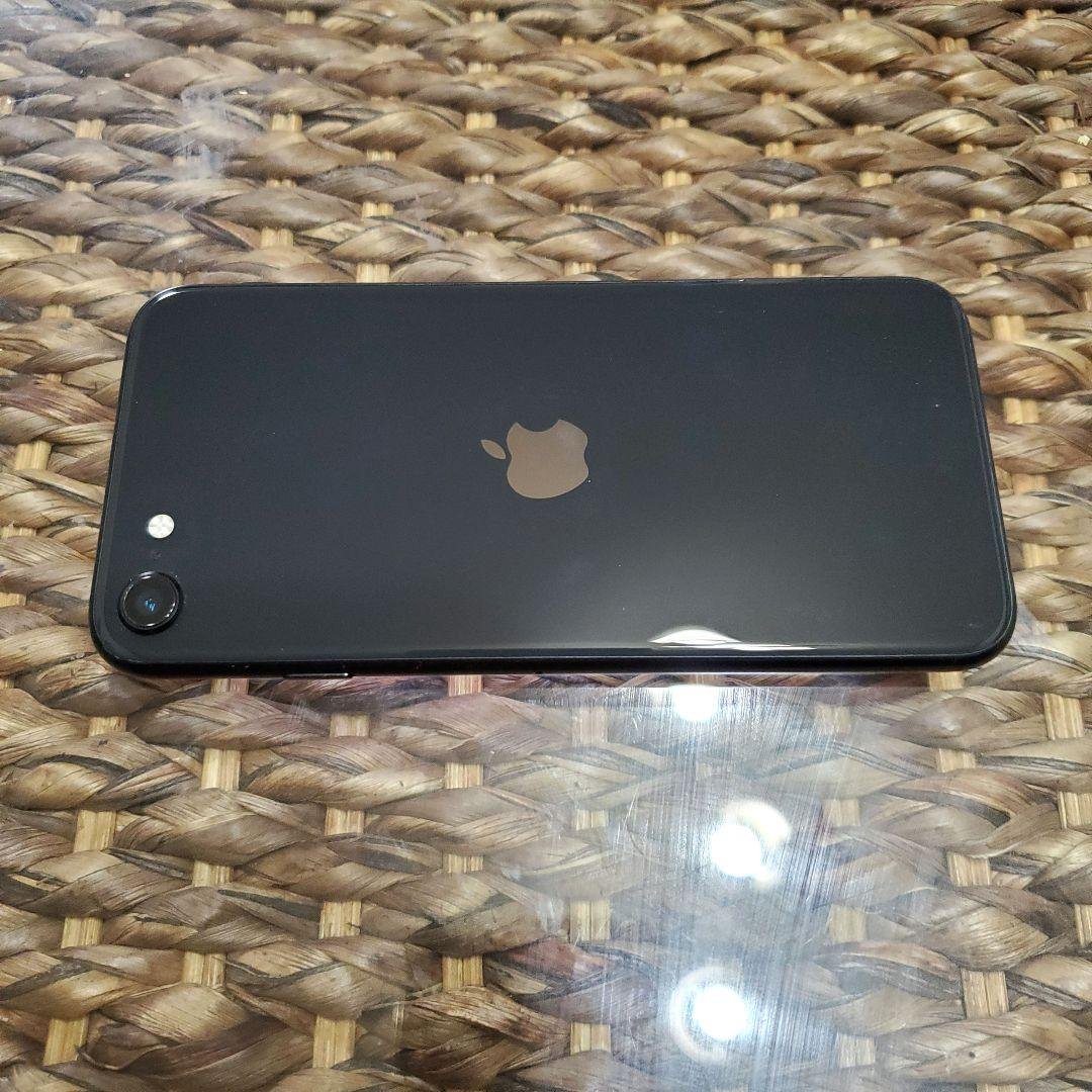iPhone SE　64GB SIMフリー ブラック 本体のみ
