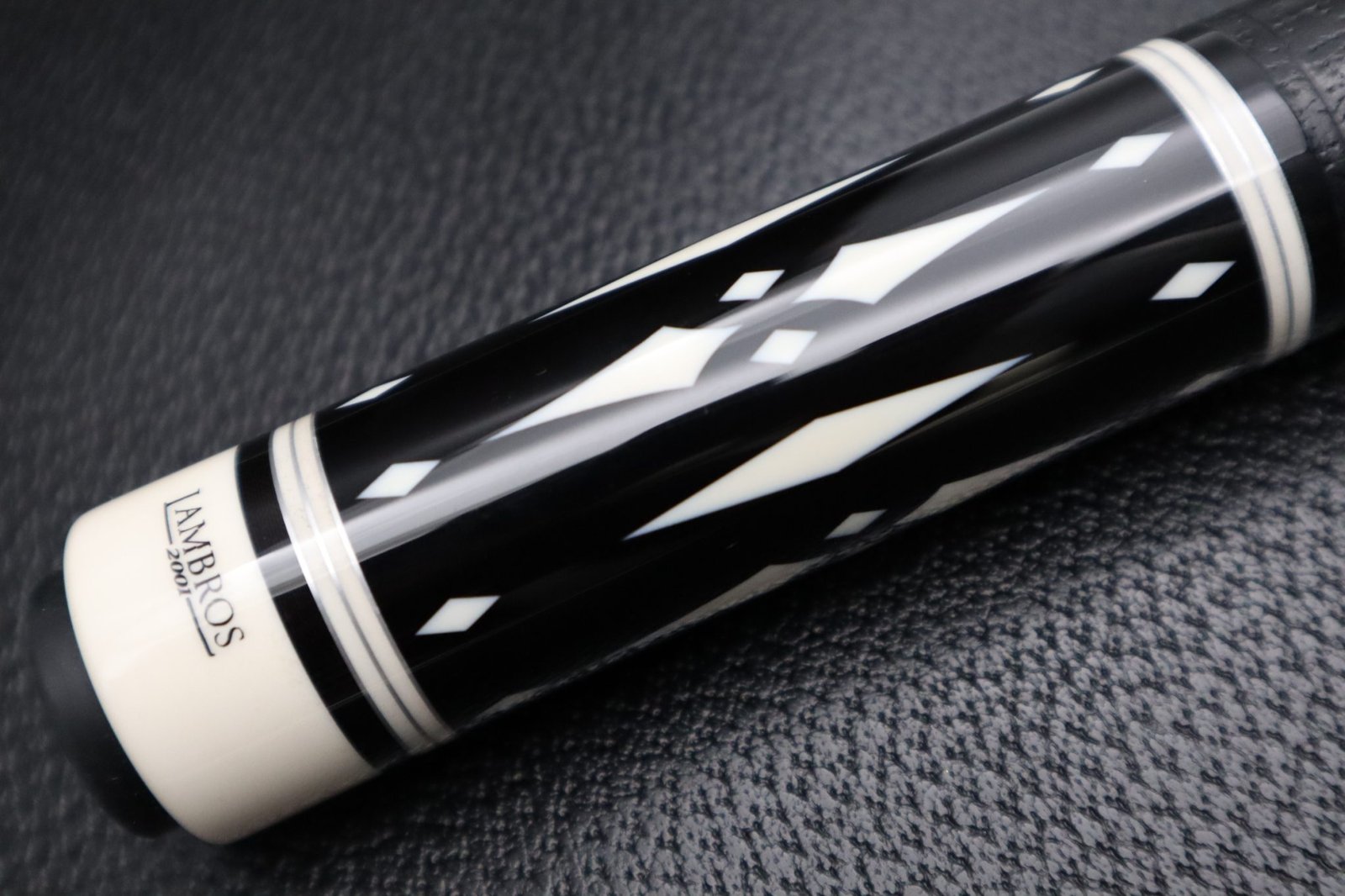 LAMBROS | カスタムキュー｜イリス